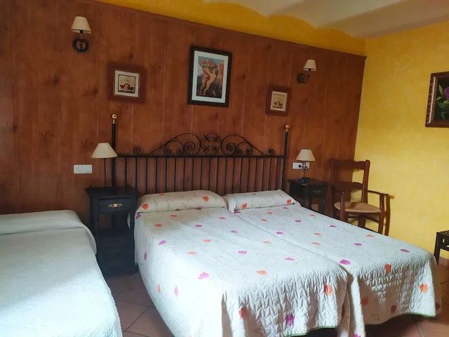 غرفة ثلاثية بثلاثة أسرّة، Hospedium Hotel Rural Soterrana 2/3