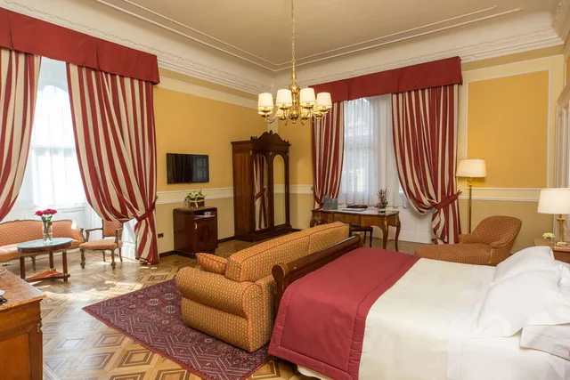 جناح جونيور بشرفة، Bristol Palace 3/3