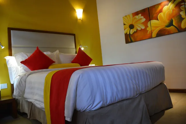 2 Bedrooms, Superior, Suite, 1 King and 1 Single Beds, Garden View, Sofa, Garden Area، The Thinnai 4/7