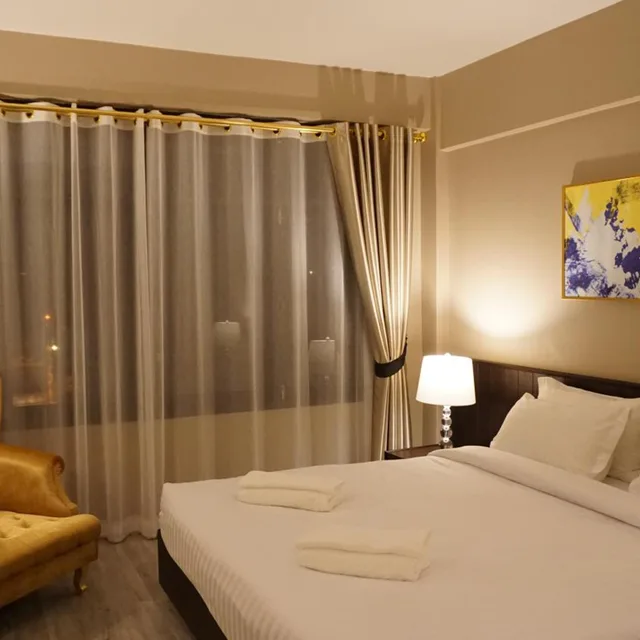 جناح جونيور، Taris Art Hotel Phrae 3/10