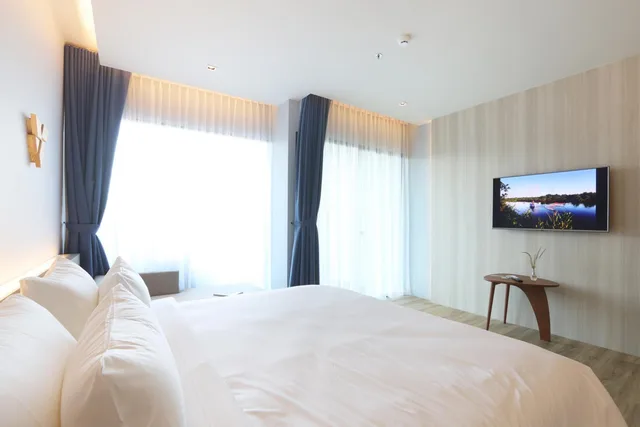 جناح جونيور بشرفة، The Signature Hotel Airport 4/7