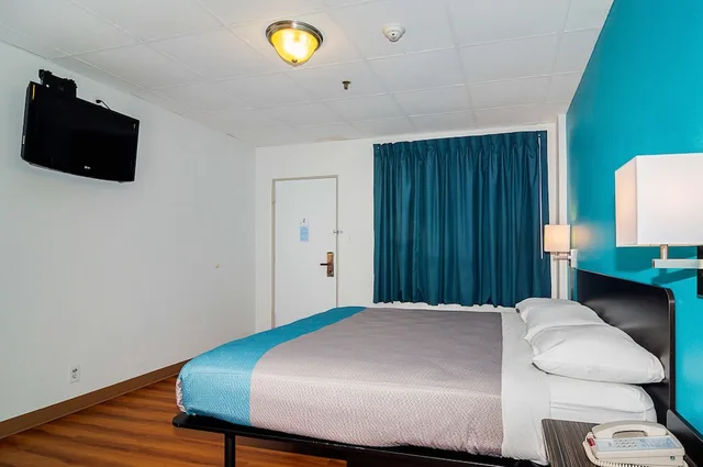غرفة قياسية بسرير كوين للمدخنين، Motel6 Elmsford, NY - White Plains 4/10
