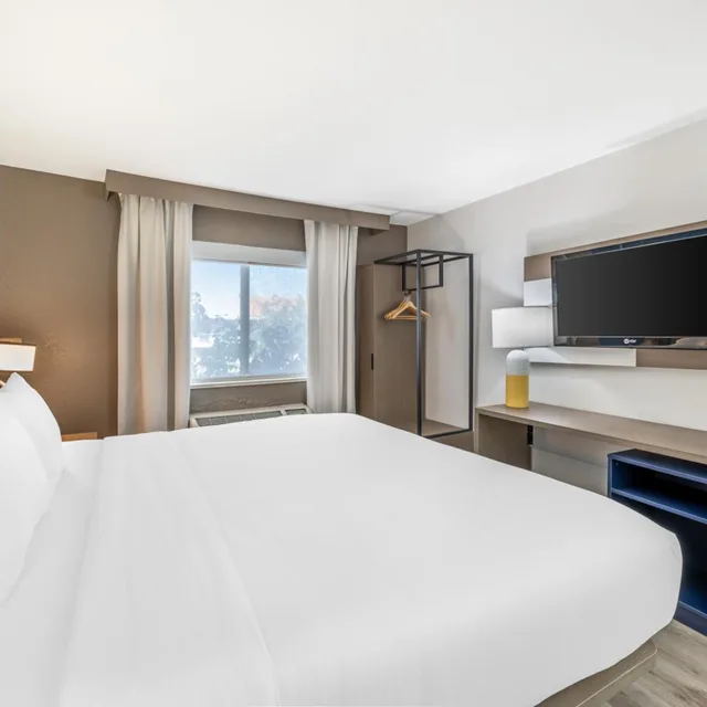 جناح بسرير كوين، Comfort Suites Albuquerque/North Journal Center 2/10