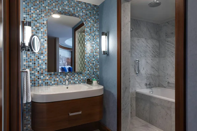 جناح جونيور، Renaissance Izmir Hotel 3/3