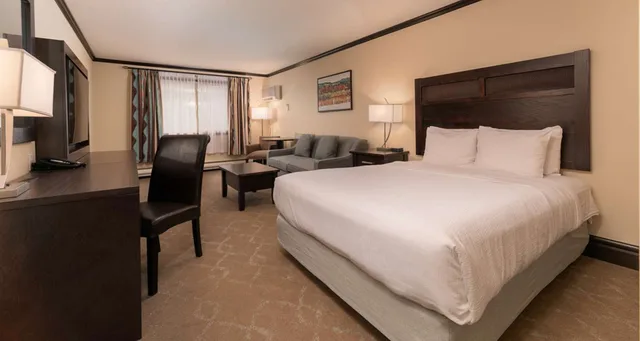 Room, Queen Bed, Sofa, Bathtub, Accessible, Prestige Rocky Mountain Resort, WorldHotels Crafted 1/2