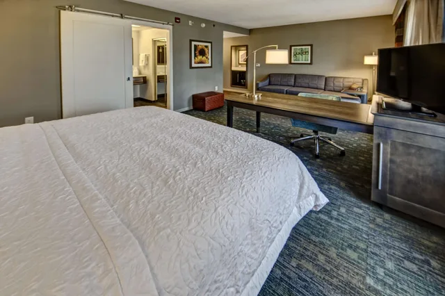 استوديو بسرير كينج بحوض استحمام لذوي الإعاقة، Hampton Inn And Suites Memphis Germantown 2/8