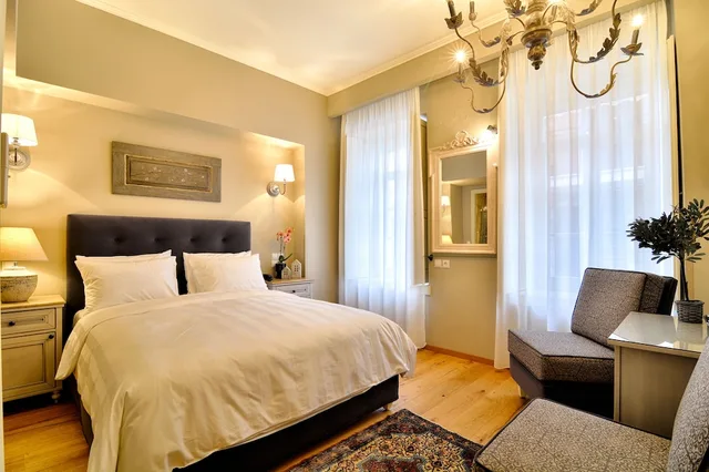 Luxury, Double Bed, Hotel Antique 4/10