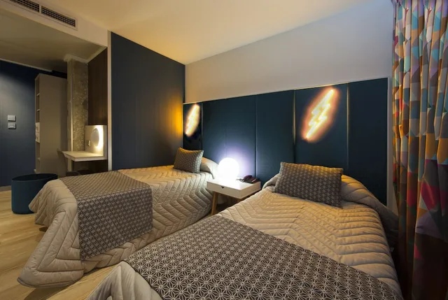 غرفة قياسية بسريرين منفصلين، Cuco Hotel 1/3