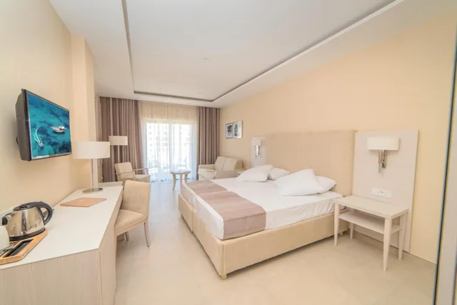 Deluxe, Suite, Garden View, Maritim Antonine Hotel and Spa Malta 1/10