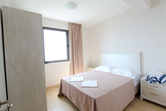 شقة كلاسيكية بسريرين منفصلين بإطلالة على البحر بشرفة بغرفتي نوم مع أريكة، Apartments Aqua 3/6