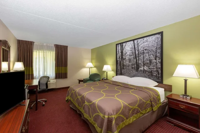 غرفة بسرير كينج، Hotel Eureka Springs 1/1
