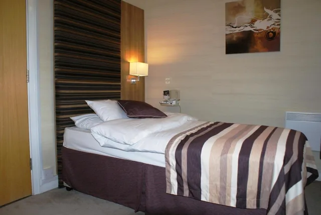 غرفة مفردة، Hillscourt 1/2