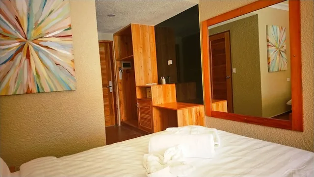 غرفة سوبيريور بسرير كينج بإطلالة على المسبح، Roman Empire Panglao Boutique Hotel 4/7