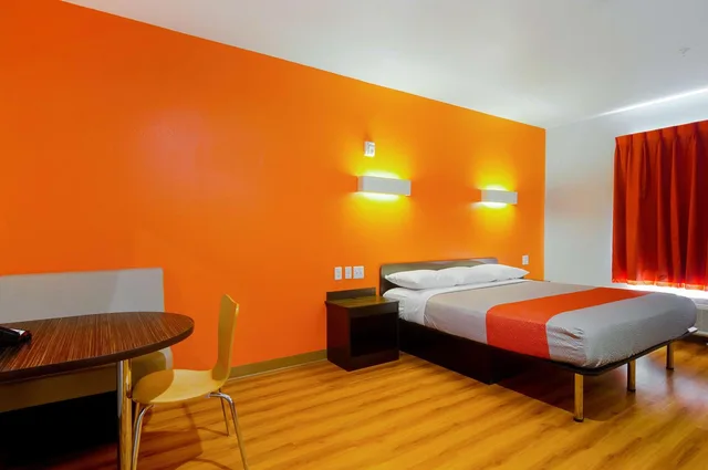 غرفة بسرير كينج لذوي الإعاقة، Motel6 Midland Tx 4/10