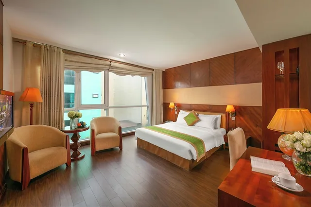 غرفة سوبيريور ثلاثية بسرير مزدوج وسرير فردي، Royal Hotel Nha Trang 1/4