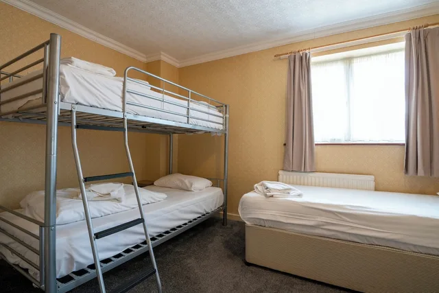 شقة بسرير مزدوج وسرير فردي وسرير بطابقين بغرفتي نوم، Beaufort Park Hotel 3/7