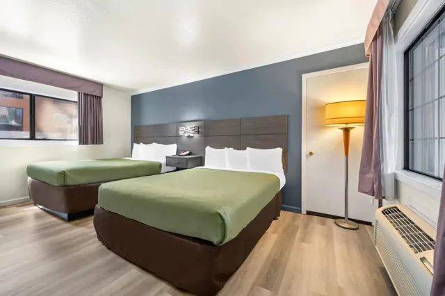 غرفة بسريرين مزدوجين، Econo Lodge Inn & Suites Heavenly Village Area 5/10