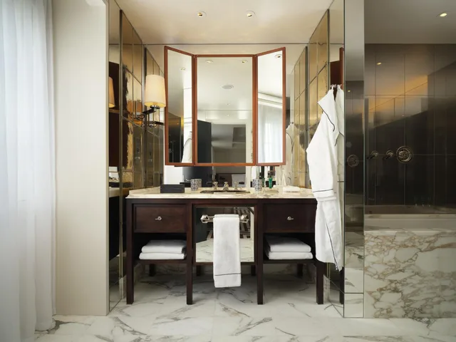 Cupola, House, King Bed، Rosewood London 3/3