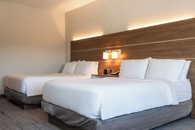 غرفة قياسية بسريرين كوين لذوي الإعاقة، Holiday Inn Express And Suites Victoria Colwood 2/6