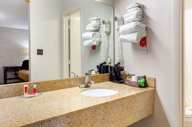 غرفة بسرير كينج للمدخنين لذوي الإعاقة، Econo Lodge Creedmoor - Butner 9/10