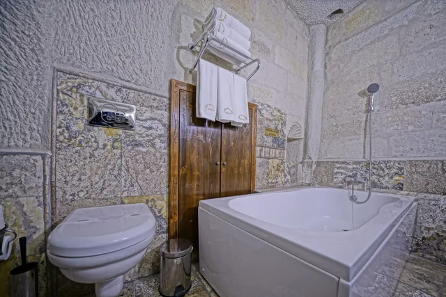 غرفة عائلية بسرير كينج وسرير فردي، Maccan Cave Hotel 5/6