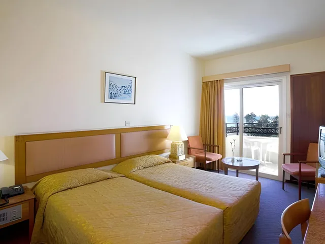 غرفة بشرفة، Kapetanios Limassol Hotel 1/1