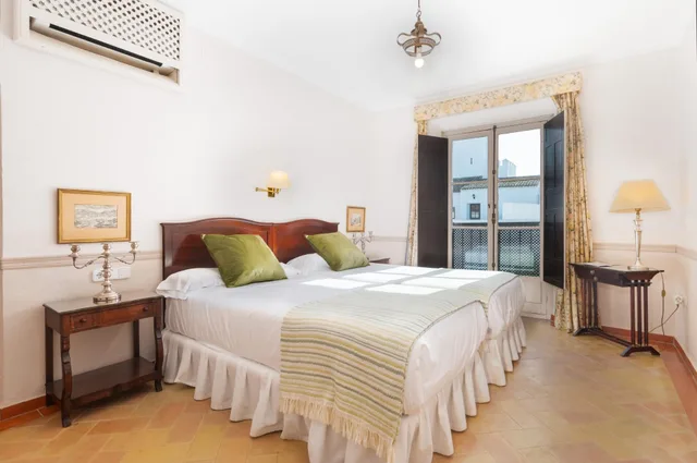 غرفة كلاسيكية بسرير مزدوج أو سريرين منفصلين، Cortijo Torre de la Reina 1/8
