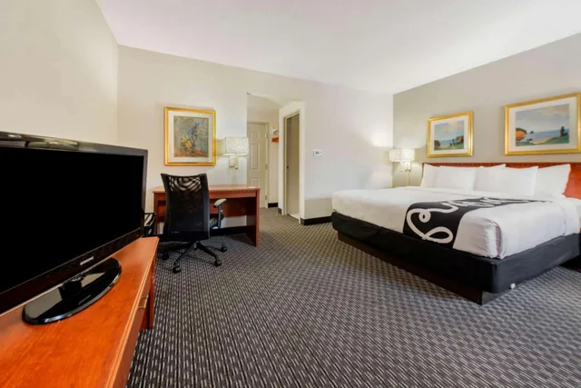 غرفة تنفيذية بسرير كينج، La Quinta Inn by Wyndham Ft. Lauderdale Tamarac East 4/5