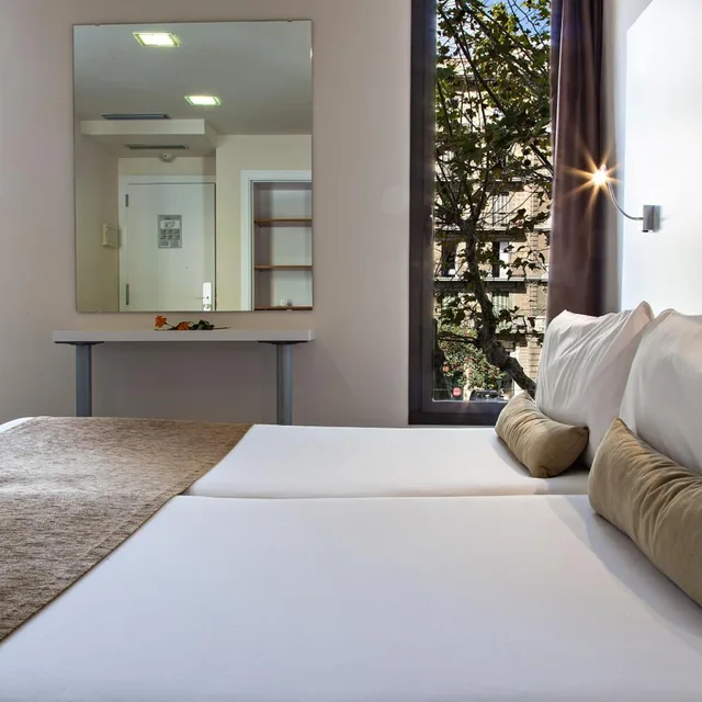 غرفة بسرير مزدوج مع سرير إضافي، Bcn Urbaness Hotels Del Comte 2/4