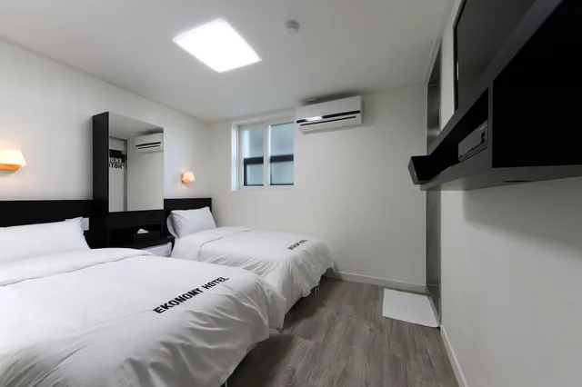 Twin Beds, Ekonomy Hotel Incheon 9/10