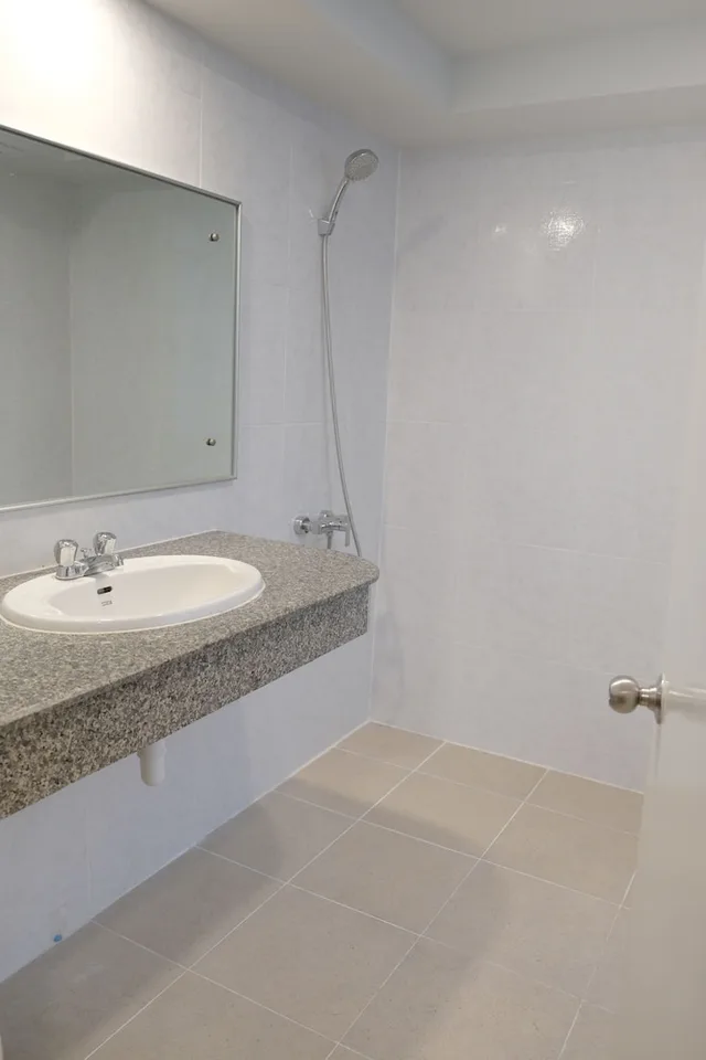 1 Bedroom, Junior, Twin Beds, City View, Trang Hotel Bangkok 3/3