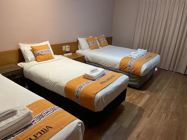 غرفة عائلية بسرير كوين وسريرين منفصلين، Philadelphia Motor Inn 2/7