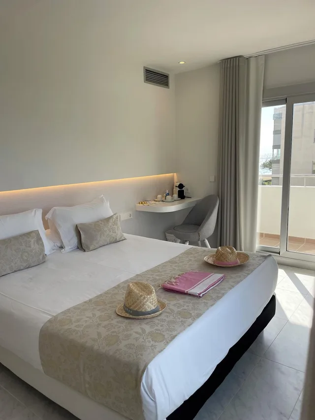 جناح عائلي رباعي بسريرين بإطلالة على الجبل بشرفة، Hotel Aromar 2/7