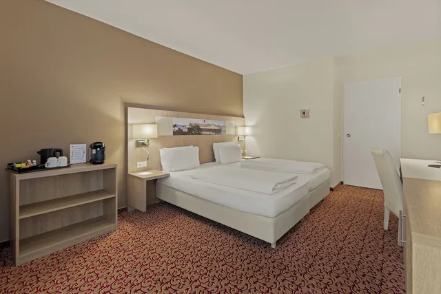 غرفة بريفيليج بسرير مزدوج مع أريكة، Mercure Hotel Hamburg Am Volkspark 5/10