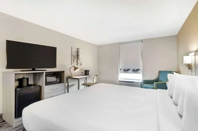 غرفة قياسية بسرير كينج، Best Western Plus Beckley Inn 4/6