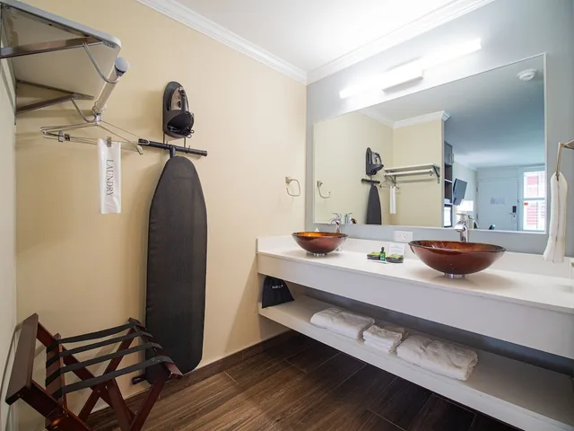 غرفة قياسية بسرير كينج، Equus Inn Ocala 8/8