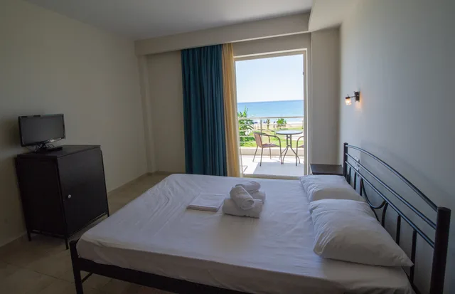 غرفة بسرير مزدوج بإطلالة على البحر، Ocean Hotel 1/3
