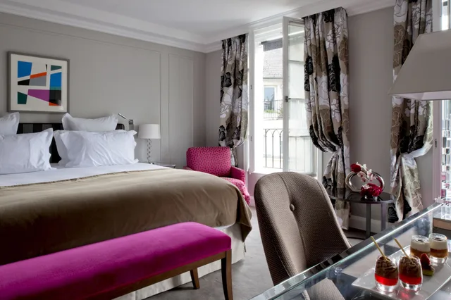 Deluxe, King Bed, Le Burgundy Paris 4/10