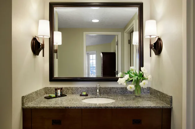غرفة ركنية بسرير كينج، Embassy Suites La Quinta & Spa 3/5