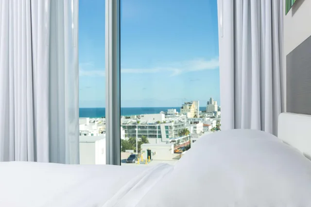 غرفة بسرير كينج بإطلالة على البحر، Hyatt Centric South Beach Miami 5/6