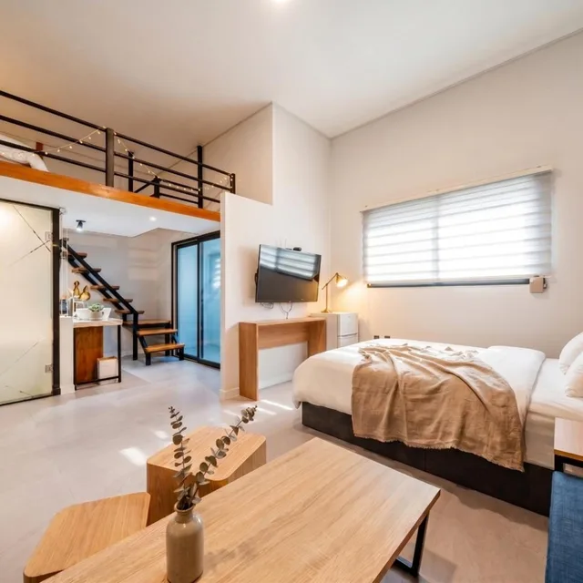 جناح جونيور، Malu Hotel 4/10