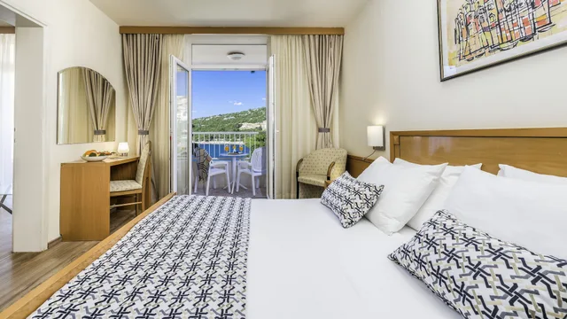 غرفة قياسية ثلاثية بسرير مزدوج وسرير فردي بإطلالة على البحر، Splendid Hotel Dubrovnik 1/8