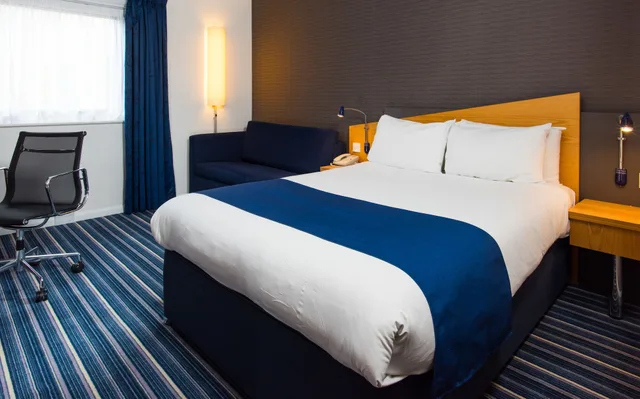 غرفة قياسية بسرير مزدوج مع أريكة، Holiday Inn Express Northampton - South, an IHG Hotel 5/10