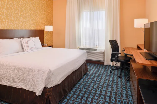 غرفة بسرير كينج لذوي الإعاقة، Fairfield Inn & Suites Chillicothe 1/2
