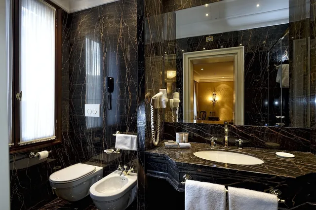 غرفة ديلوكس بسريرين منفصلين، Hotel Ai Reali di Venezia, an SLH Hotel 4/4