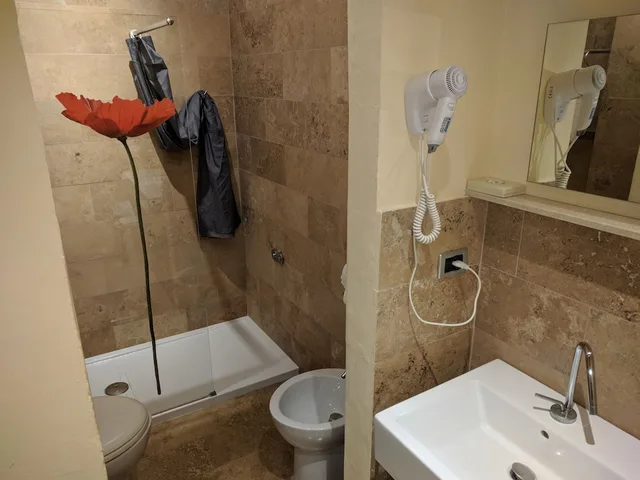 غرفة قياسية ثلاثية بسرير مزدوج وسرير فردي، Villa Ambra 5/6