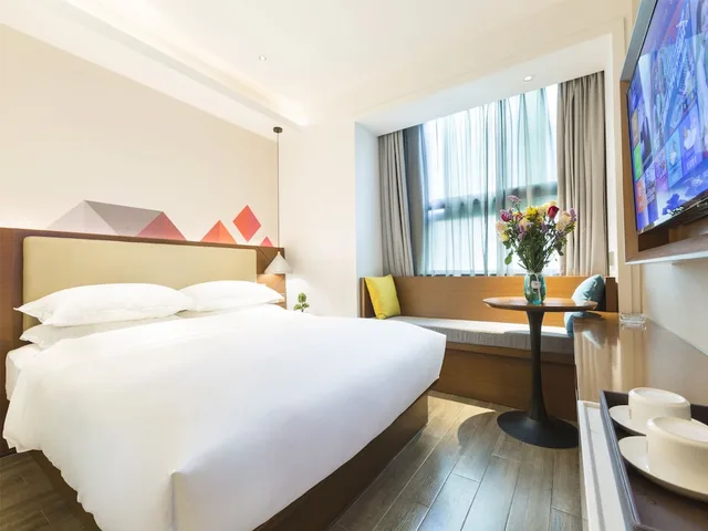 Superior, Queen Bed, City View, Light Housekeeping، Borrman Hotel (Guangzhou South Hospital Meihuayuan Metro Station) 2/8