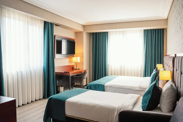 غرفة قياسية ثلاثية، Grand Vaves Hotel 2/3