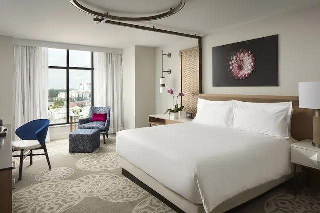 Luxury, King Bed, Pool Terrace، Loews Coral Gables Hotel 2/2