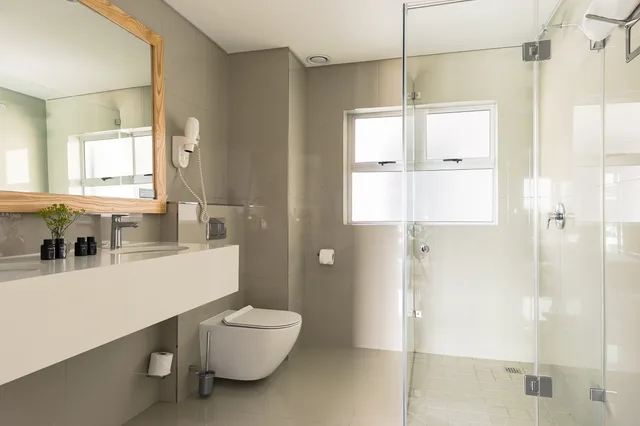 1 Bedroom, Beach View, Camps Bay Village 2/2